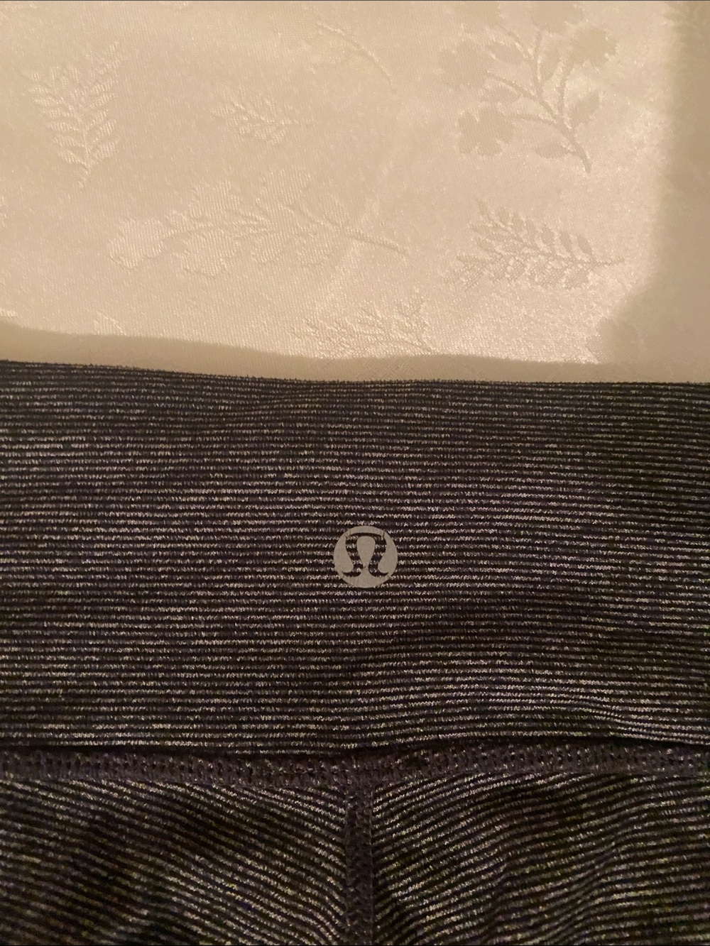 Lululemon Dark Gray Heather Crop Leggings Sz 10 - Picture 3 of 3